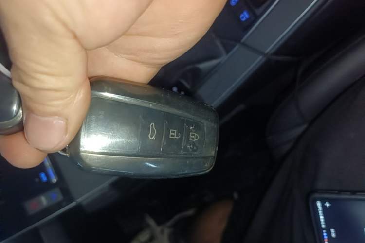 Used Toyota Avalon 2019 2.0L Luxury Edition China VI Standard Vehicle Key
