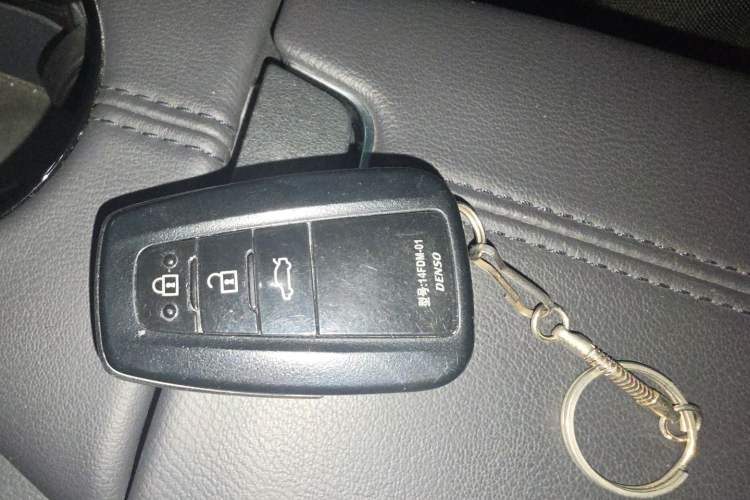 Used Toyota Avalon 2019 2.0L Luxury Edition China VI Standard Vehicle Key