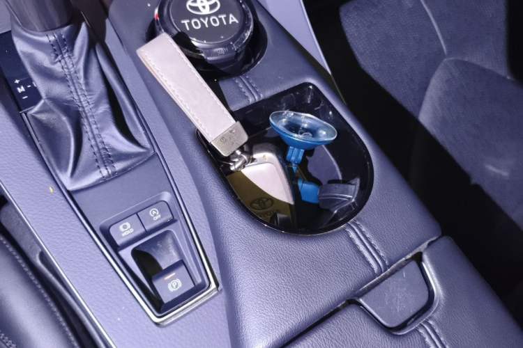 Used Toyota Avalon 2019 2.0L XLE Premium Edition China VI Vehicle Key