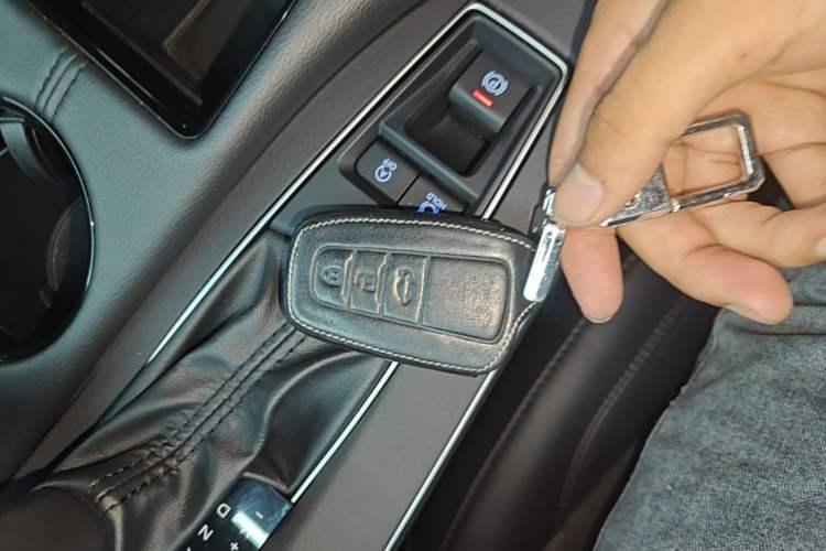 Used Toyota Avalon 2019 2.0L Luxury Edition China VI Standard Vehicle Key