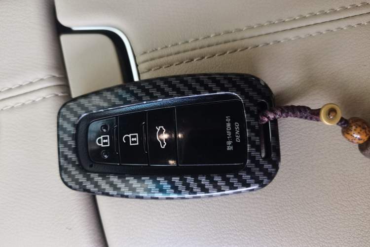 Used Toyota Avalon 2019 Dual-Engine 2.5L XLE Prestige Version China VI Standard Vehicle Key