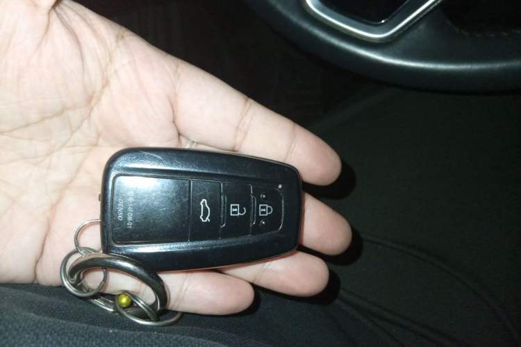 Used Toyota Avalon 2019 2.0L Luxury Edition China VI Standard Vehicle Key