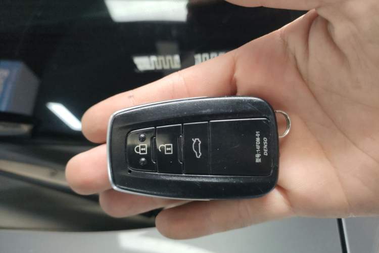 Used Toyota Avalon 2019 2.0L Luxury Edition China VI Standard Vehicle Key