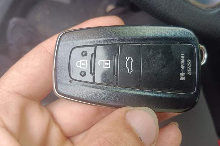 Used Toyota Avalon 2019 2.0L Ambition Edition China VI Vehicle Key
