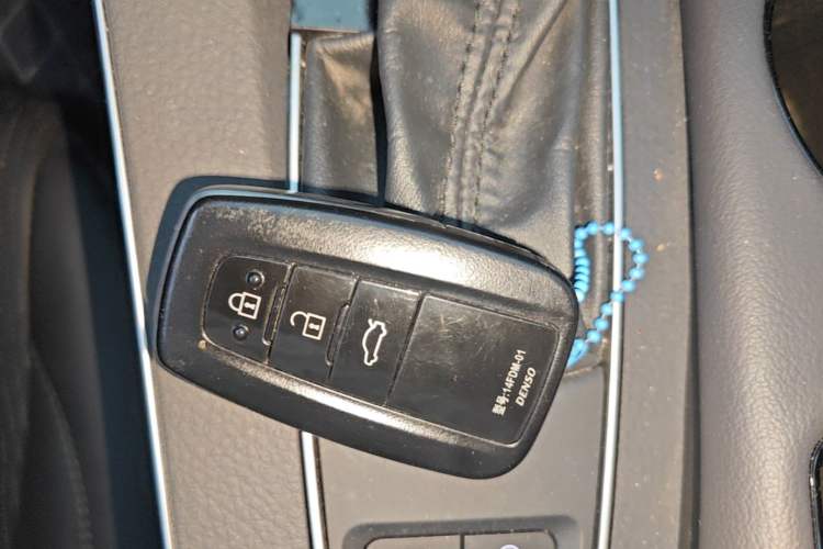 Used Toyota Avalon 2019 2.0L XLE Premium Edition China VI Vehicle Key