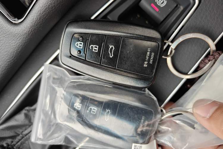 Used Toyota Avalon 2019 2.0L Luxury Edition China VI Standard Vehicle Key