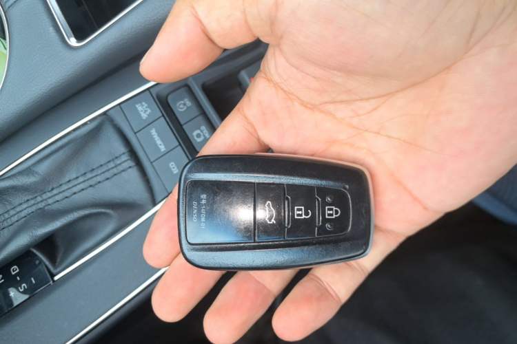 Used Toyota Avalon 2019 2.5L Touring Premium Version China VI Standard Vehicle Key