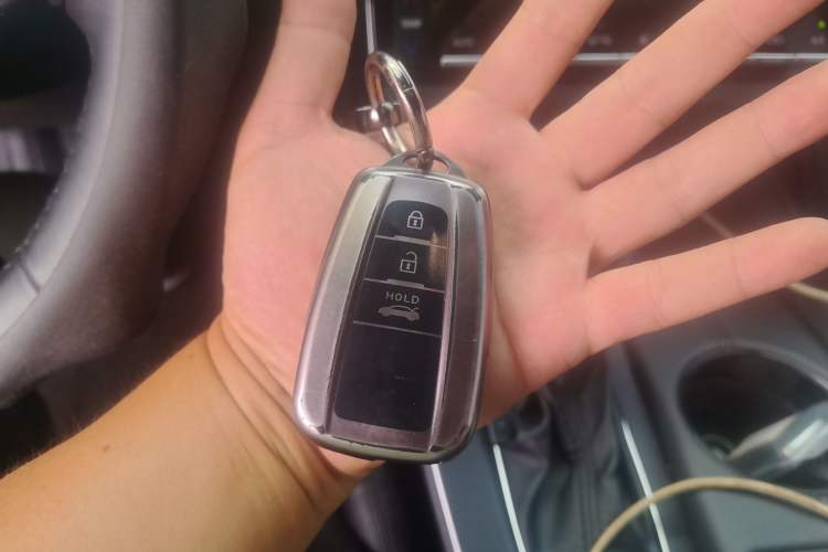Used Toyota Avalon 2019 2.0L Luxury Edition China VI Standard Vehicle Key