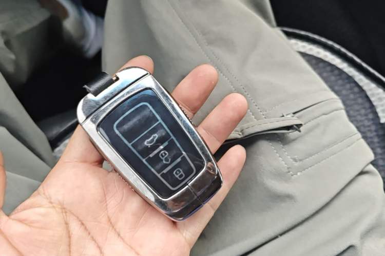 Used Toyota Avalon 2019 2.0L Luxury Edition China VI Standard Vehicle Key