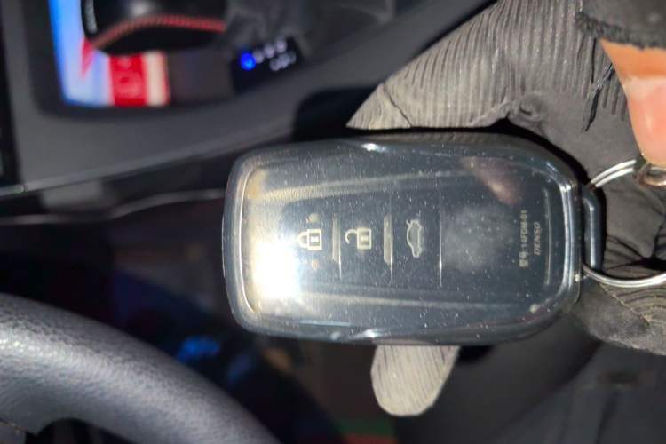 Used Toyota Avalon 2019 2.5L Ambition Version China VI Standard Vehicle Key