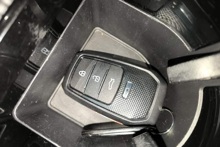 Used Toyota Avalon 2019 2.0L Luxury Edition China VI Standard Vehicle Key