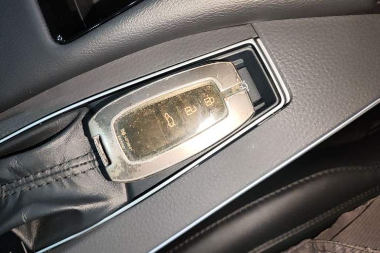 Used Toyota Avalon 2019 2.0L Luxury Edition China VI Standard Vehicle Key