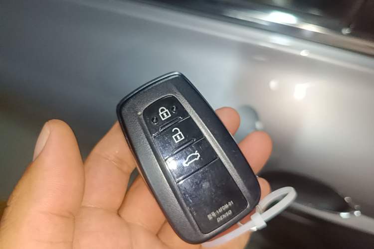 Used Toyota Avalon 2019 2.0L XLE Premium Edition China VI Vehicle Key