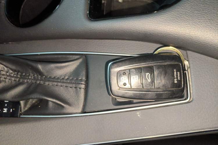 Used Toyota Avalon 2019 2.0L XLE Premium Edition China VI Vehicle Key