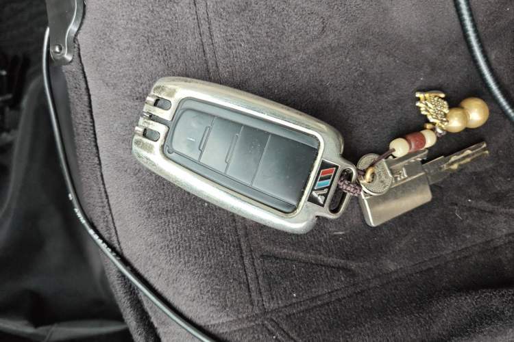 Used Toyota Avalon 2019 2.0L XLE Premium Edition China VI Vehicle Key