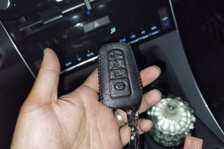 Used Toyota Avalon 2019 2.0L Luxury Edition China VI Standard Vehicle Key