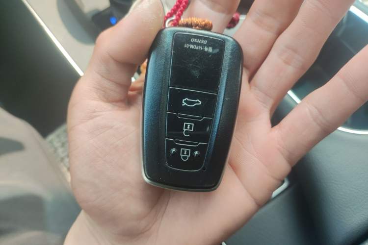 Used Toyota Avalon 2019 Dual-Engine 2.5L XLE Prestige Version China V Standard Vehicle Key