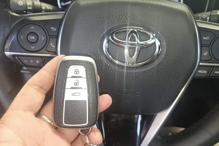 Used Toyota Avalon 2019 2.0L XLE Premium Edition China VI Vehicle Key