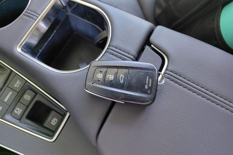 Used Toyota Avalon 2019 2.5L Touring Premium Version China VI Standard Vehicle Key