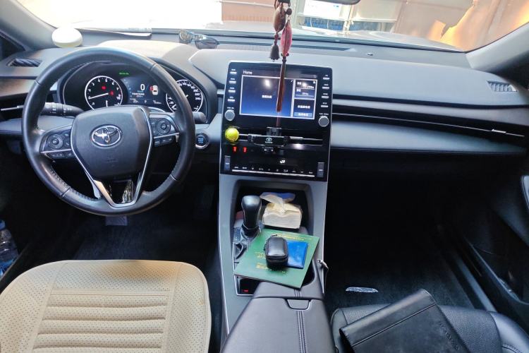 Used Toyota Avalon 2019 2.0L XLE Premium Edition China VI Center Console