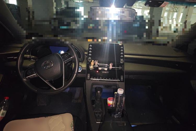 Used Toyota Avalon 2019 Dual-Engine 2.5L Luxury Edition China VI Standard Center Console
