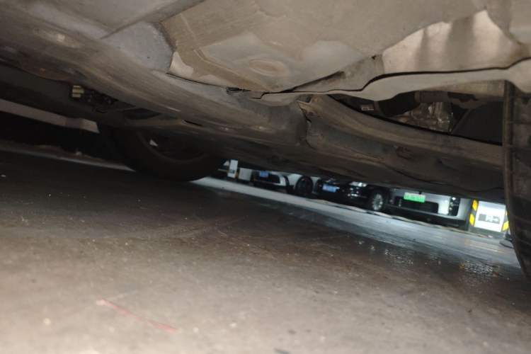 Used Toyota Avalon 2019 Dual-Engine 2.5L Luxury Edition China VI Standard Chassis Front Right