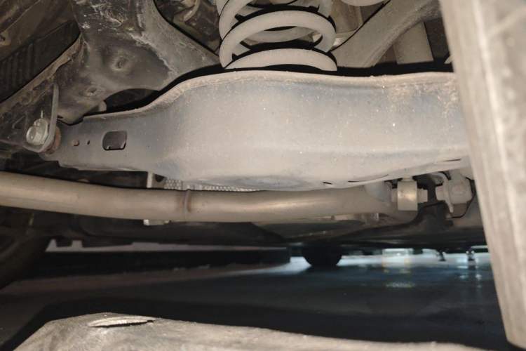 Used Toyota Avalon 2019 Dual-Engine 2.5L Luxury Edition China VI Standard Chassis Rear Right