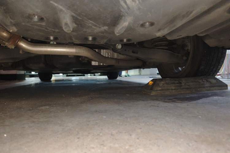 Used Toyota Avalon 2019 Dual-Engine 2.5L Luxury Edition China VI Standard Chassis Rear