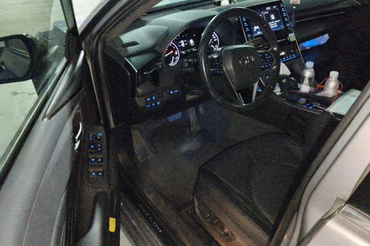 Used Toyota Avalon 2019 2.5L Touring Premium Version China VI Standard Driver Seat