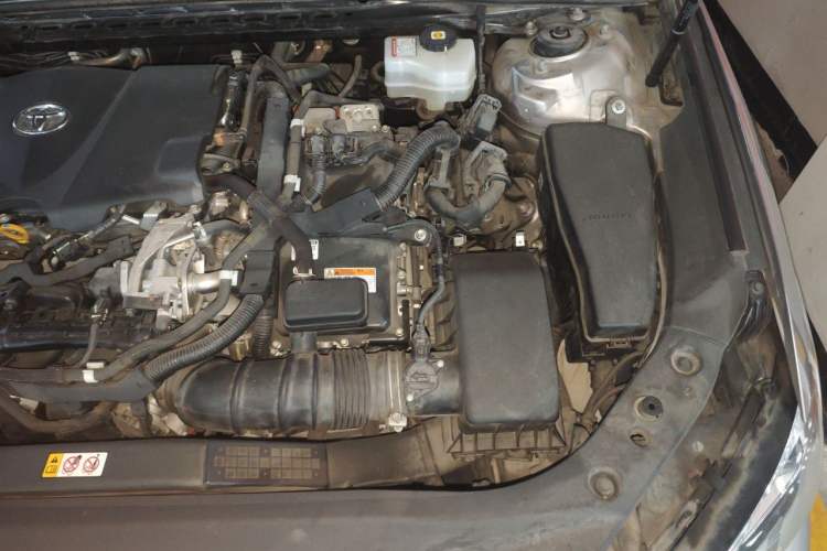 Used Toyota Avalon 2019 Dual-Engine 2.5L Luxury Edition China VI Standard Engine Bay Left