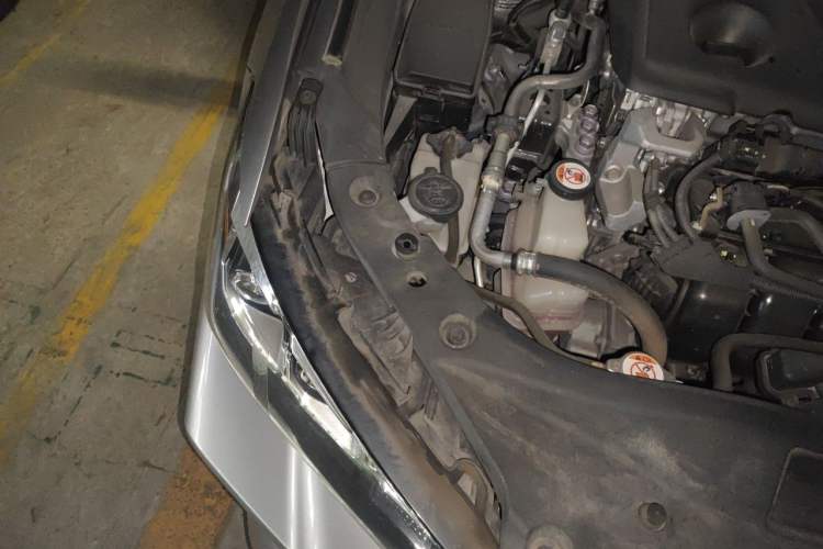 Used Toyota Avalon 2019 Dual-Engine 2.5L Luxury Edition China VI Standard Engine Bay Right