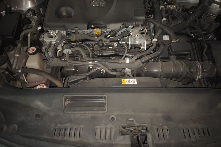 Used Toyota Avalon 2019 Dual-Engine 2.5L Luxury Edition China VI Standard Engine Bay
