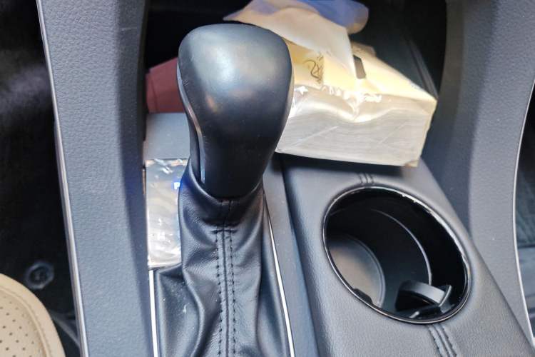 Used Toyota Avalon 2019 2.0L XLE Premium Edition China VI Gear Lever