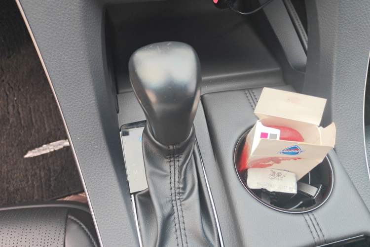 Used Toyota Avalon 2019 2.0L Luxury Edition China VI Standard Gear Lever