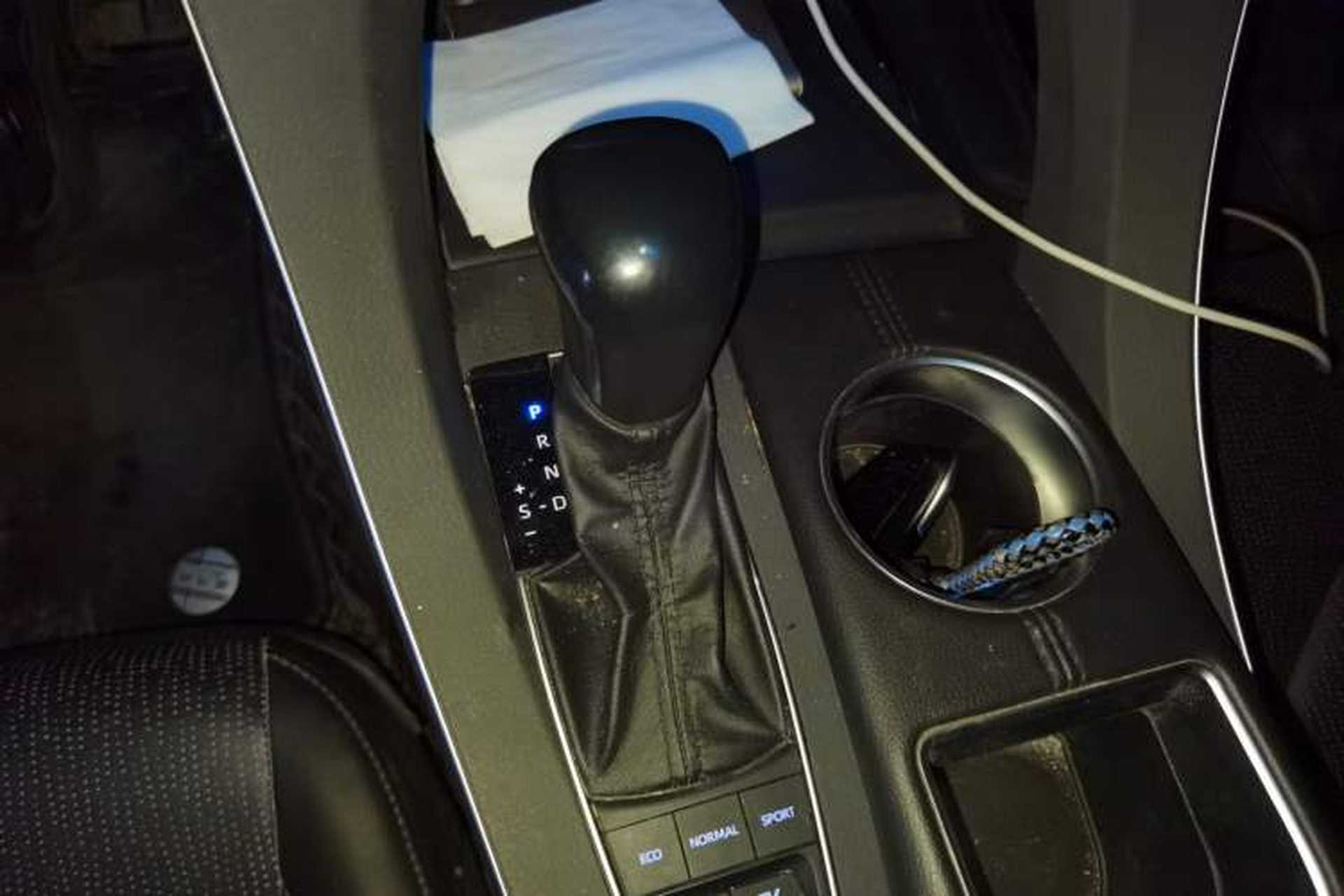 Used Toyota Avalon 2019 Dual-Engine 2.5L XLE Prestige Version China VI Standard Gear Lever