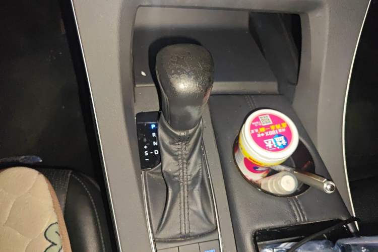 Used Toyota Avalon 2019 Dual-Engine 2.5L Luxury Edition China VI Standard Gear Lever