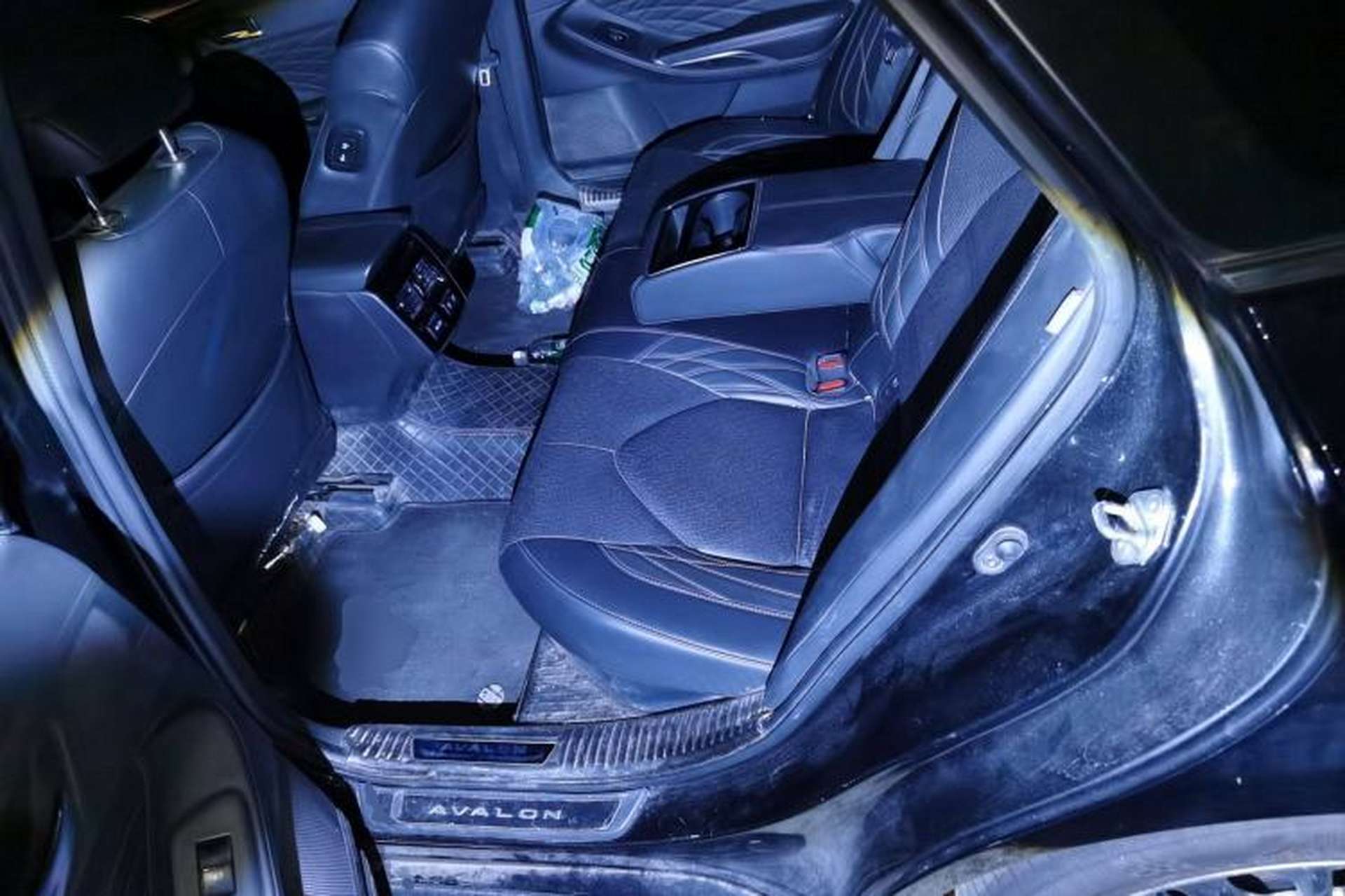 Used Toyota Avalon 2019 Dual-Engine 2.5L XLE Prestige Version China VI Standard Left Rear Seat