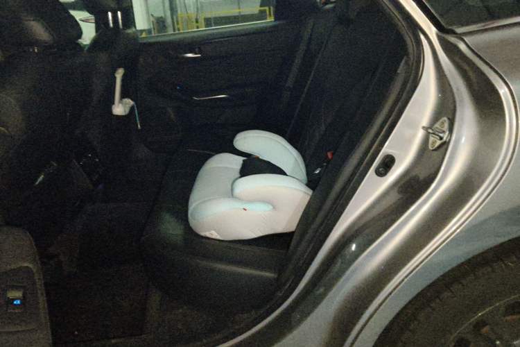 Used Toyota Avalon 2019 2.5L Touring Premium Version China VI Standard Left Rear Seat