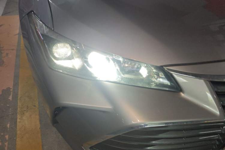 Used Toyota Avalon 2019 Dual-Engine 2.5L Luxury Edition China VI Standard Right Front Headlight