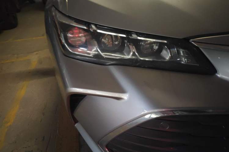 Used Toyota Avalon 2019 Dual-Engine 2.5L Luxury Edition China VI Standard Right Front Headlight