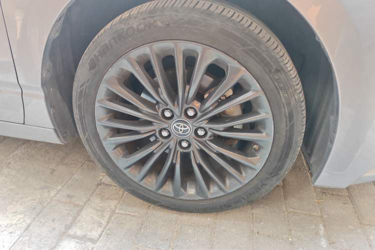 Used Toyota Avalon 2019 2.0L XLE Premium Edition China VI Right Front Wheel Hub