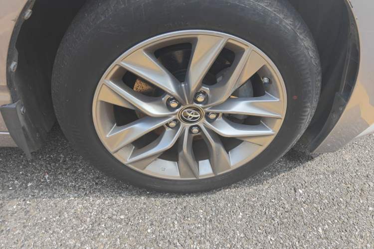 Used Toyota Avalon 2019 2.0L Luxury Edition China VI Standard Right Front Wheel Hub