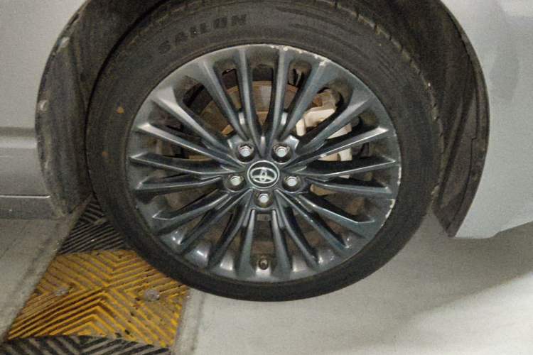 Used Toyota Avalon 2019 2.5L Touring Premium Version China VI Standard Right Front Wheel Hub