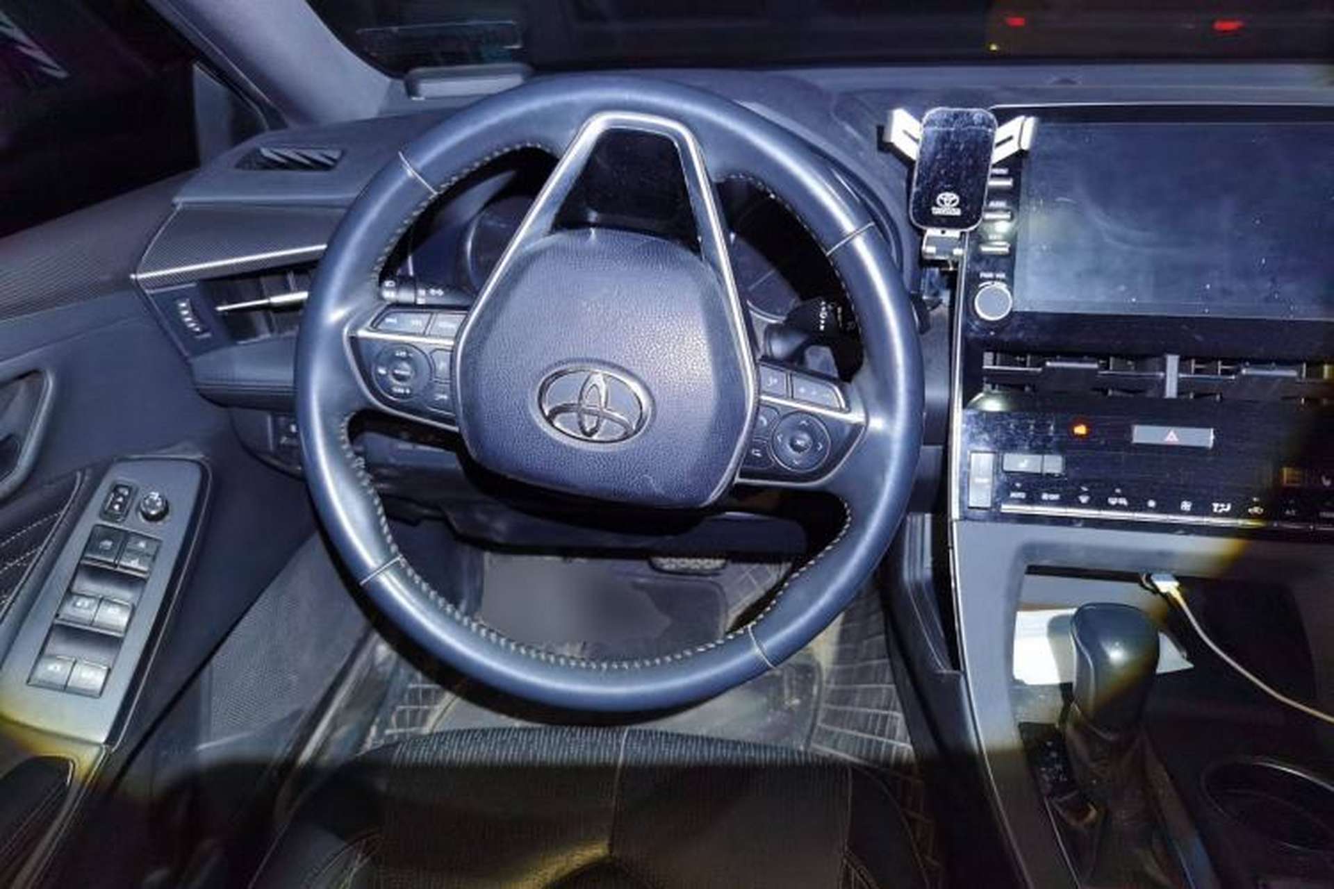 Used Toyota Avalon 2019 Dual-Engine 2.5L XLE Prestige Version China VI Standard Steering Wheel