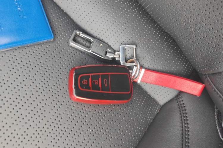 Used Toyota Avalon 2019 2.0L Luxury Edition China VI Standard Vehicle Key