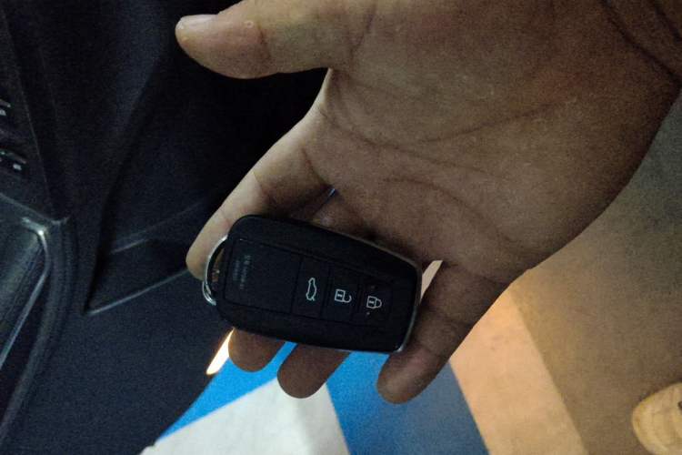 Used Toyota Avalon 2019 2.5L Touring Premium Version China VI Standard Vehicle Key