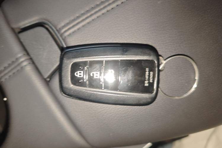 Used Toyota Avalon 2019 Dual-Engine 2.5L Luxury Edition China VI Standard Vehicle Key