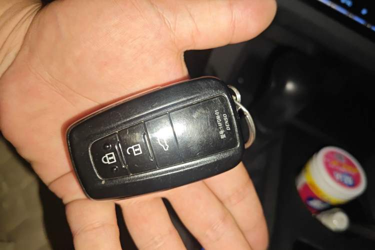 Used Toyota Avalon 2019 Dual-Engine 2.5L Luxury Edition China VI Standard Vehicle Key