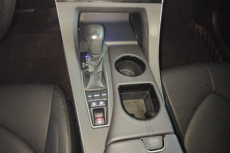 Used Toyota Avalon 2019 Dual-Engine 2.5L Luxury Edition China VI Standard Gear Lever
