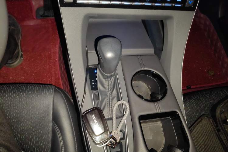 Used Toyota Avalon 2019 2.0L Luxury Edition China VI Standard Gear Lever